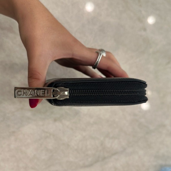 Vintage Chanel Caviar Leather Zippy Wallet - Picture 4 of 16